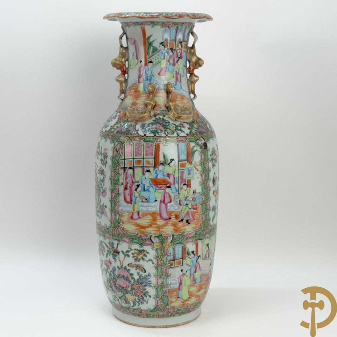 Chinese porseleinen Kanton vaas met geanimeerde taferelen