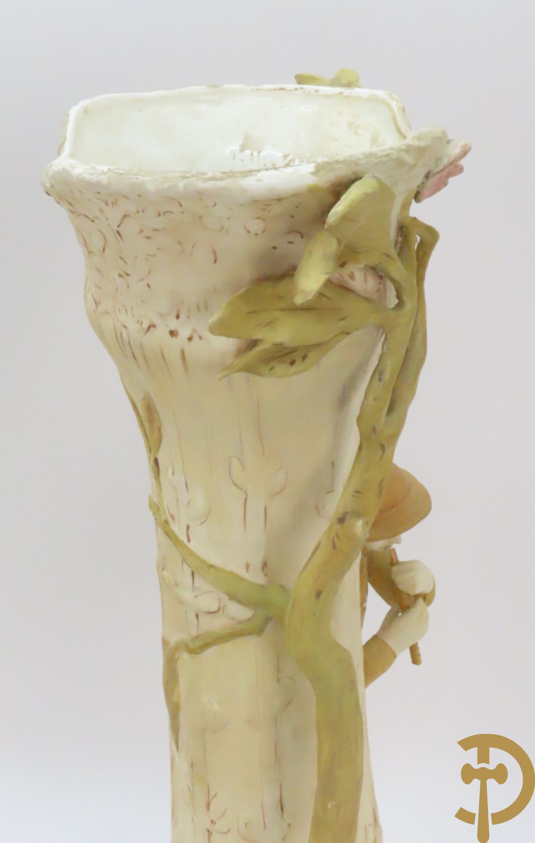 Paar Royal Dux vazen met herderpaar, gemerkt onderaan