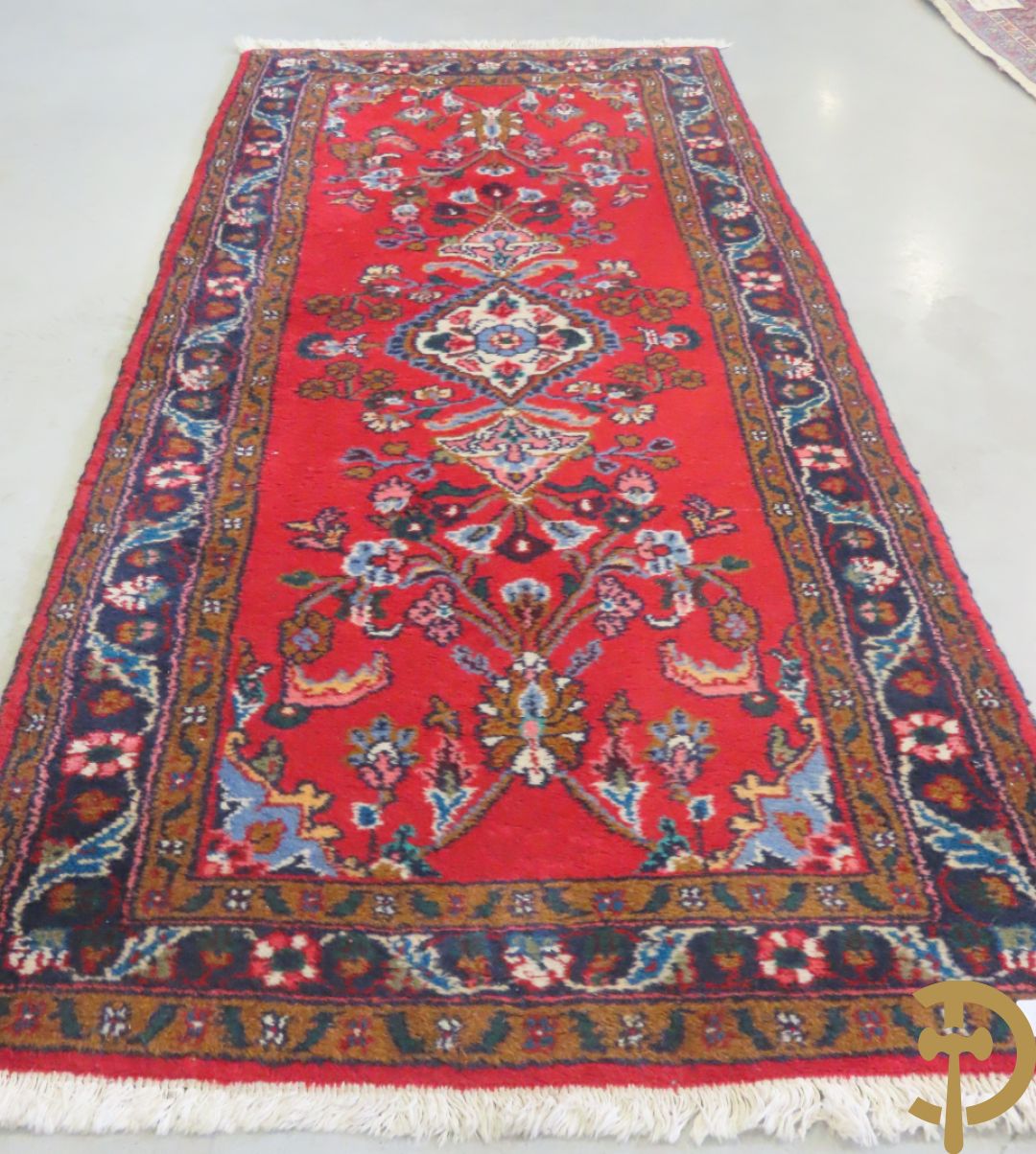 Vijf oosterse handgeknoopte tapijten