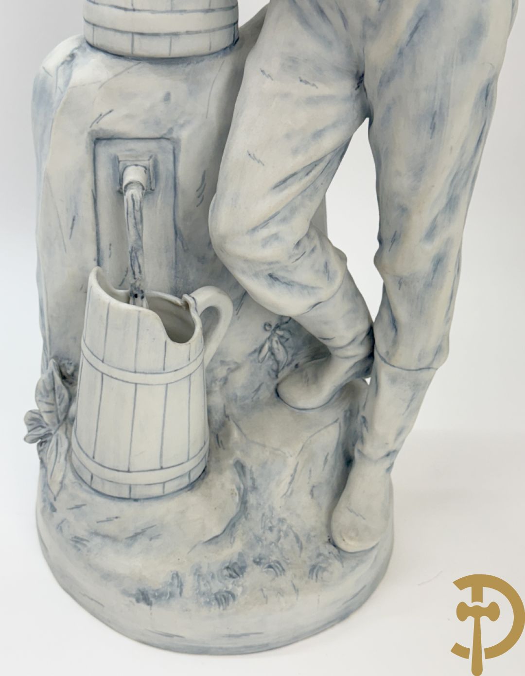 Paar Royal Dux beelden van koppel bij de waterbron, nummers 10563 en 10564