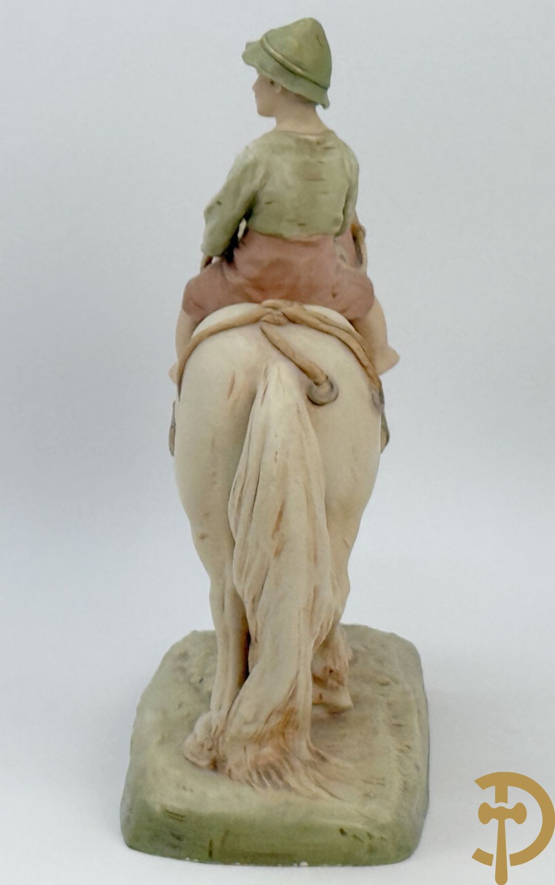 Royal Dux van jongeman op boerepaard, nummer 1693