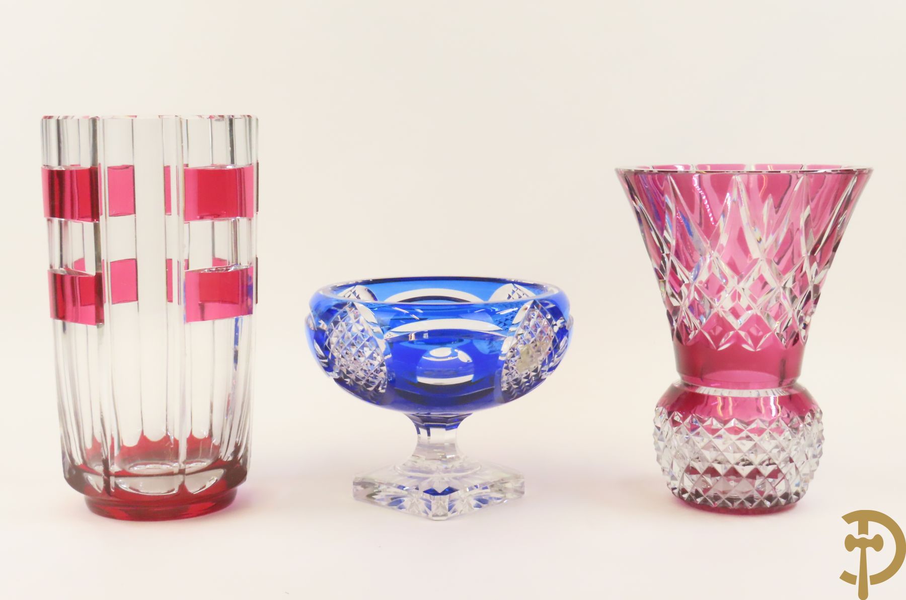 Rode Art Deco Val-Saint-Lambert vaas + rode handgeslepen Val-Saint-Lambert vaas + blauwe handgeslepen kristallen coupe Val-Saint-Lambert gemerkt 20/130