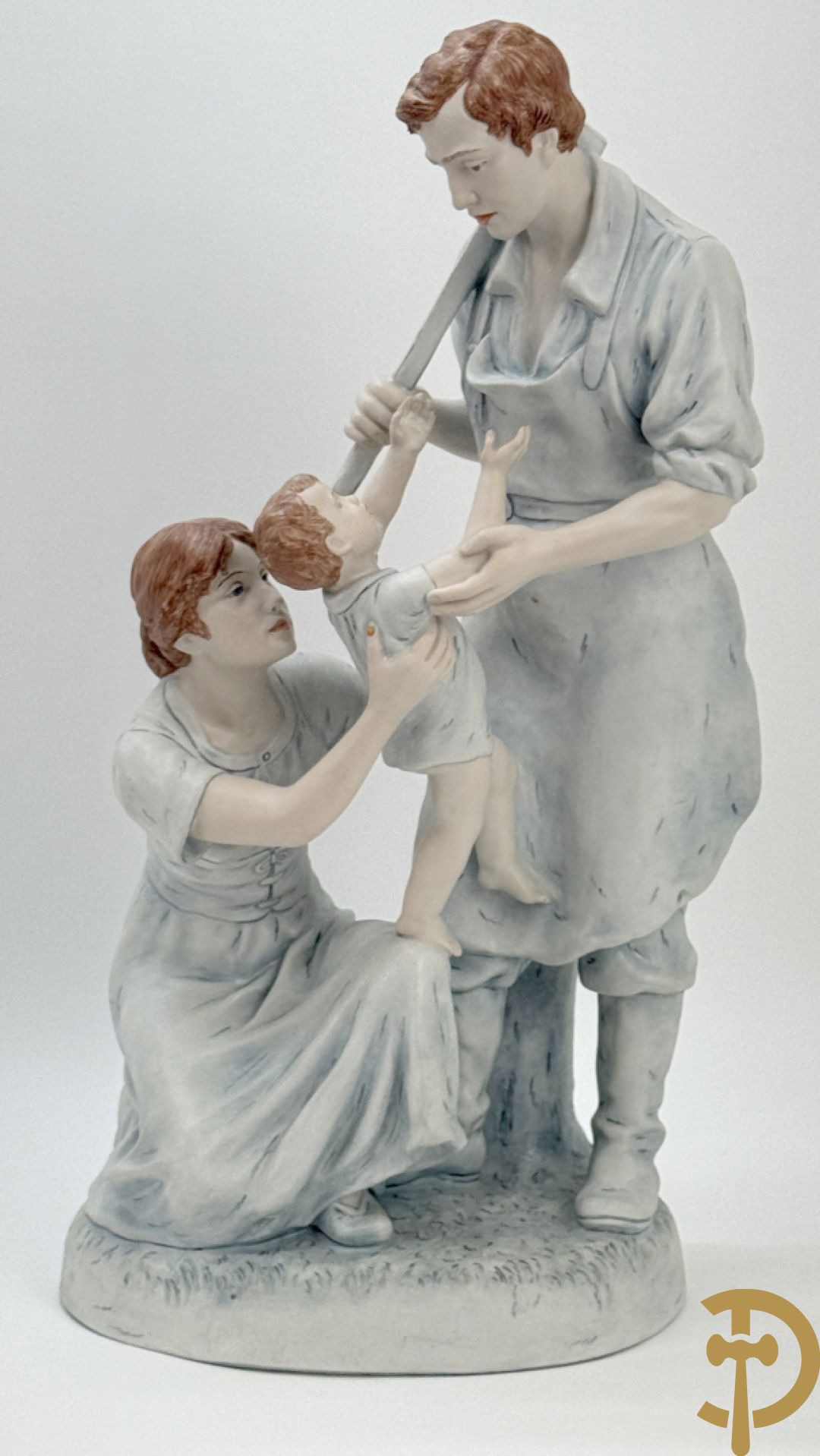 Royal Dux beeld van smid met vrouw en kind, nummer 11559