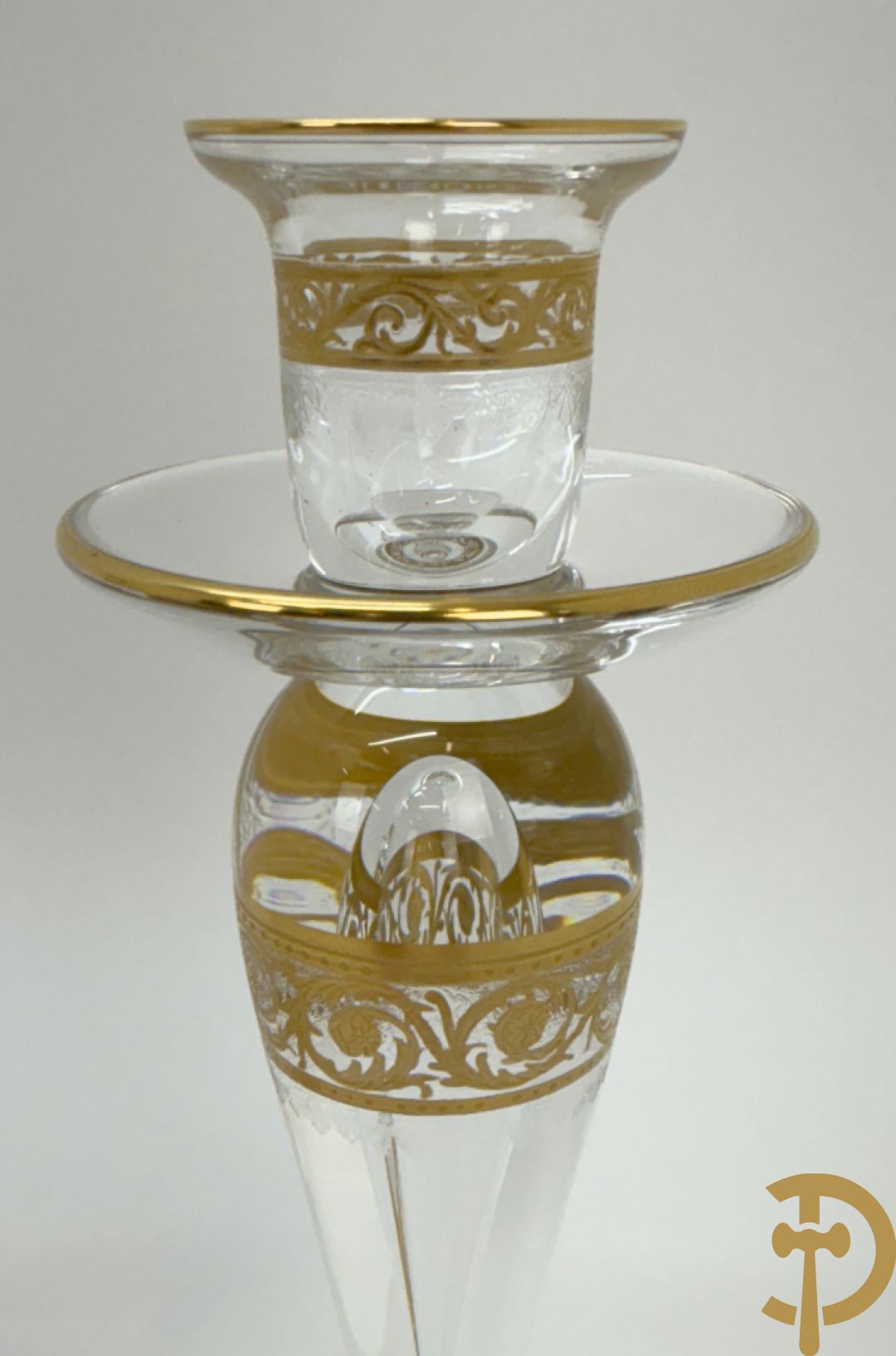 Paar kristallen kandelaars, Thistle Or, Saint Louis gemerkt