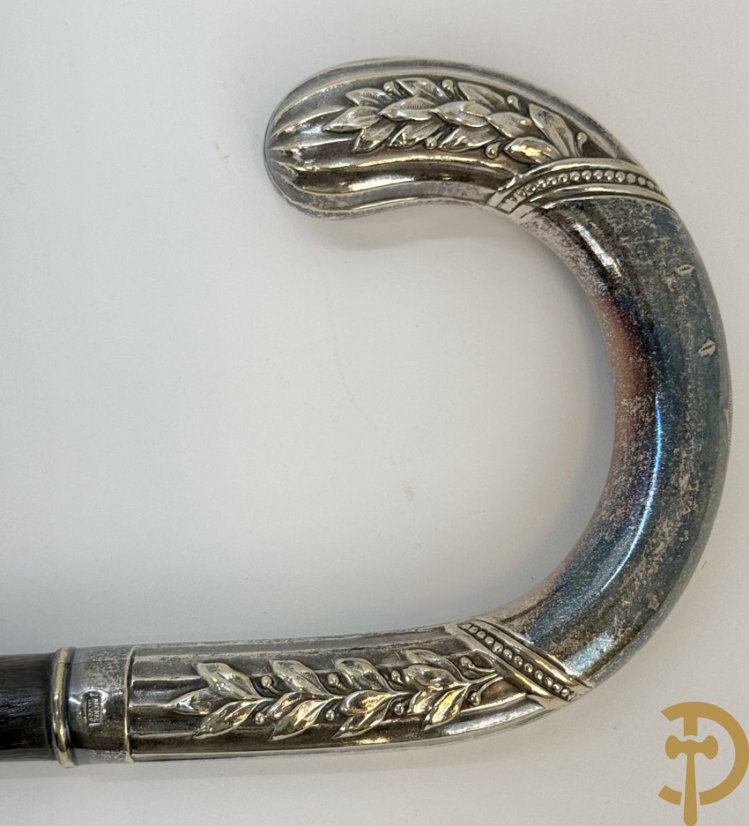 Drie wandelstokken met verzilverd handvat