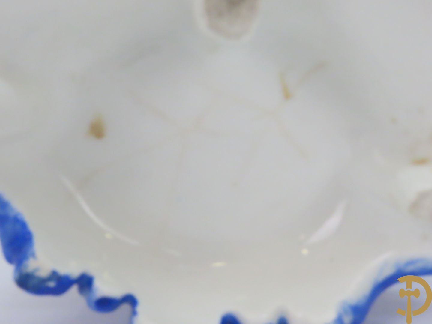 Paar Vieux Paris cornetvazen met rocailles, 19e