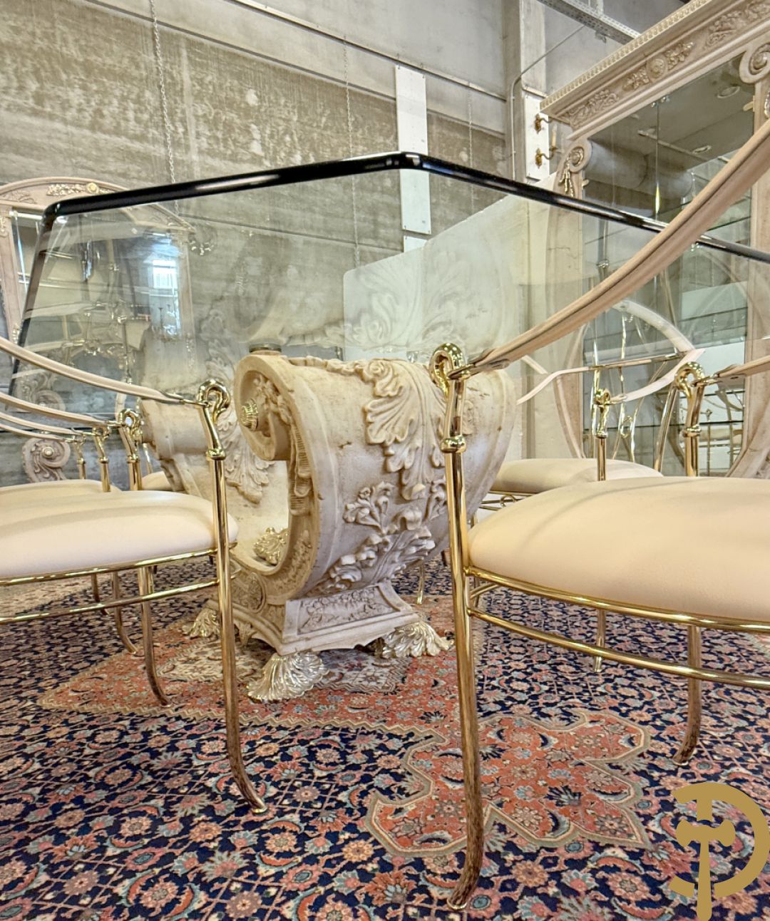 Uitzonderlijke eetkamer bestaande uit dressoir met 4 deuren en 2 lades op voluutvormig onderstel met rocailles opzij en boven met spiegel + bijhorende vitrine + console + spiegel + tafel op voluutvormig onderstel + 6 bijhorende armzetels met koperen frame - uniek ontwerp door de firma Vidal Grau Spaanse makelij, begin jaren 