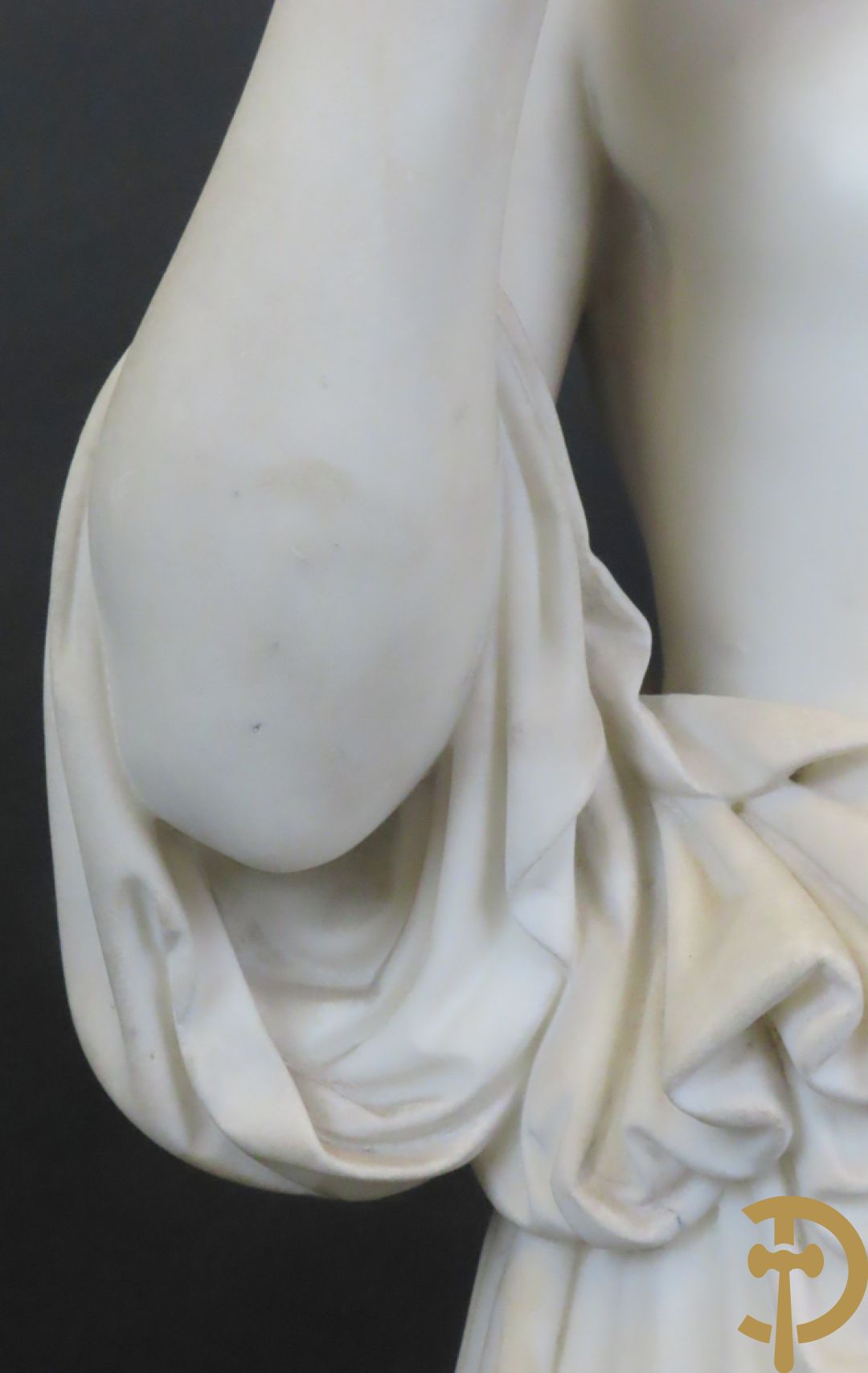 Onleesbaar getekend links achter 