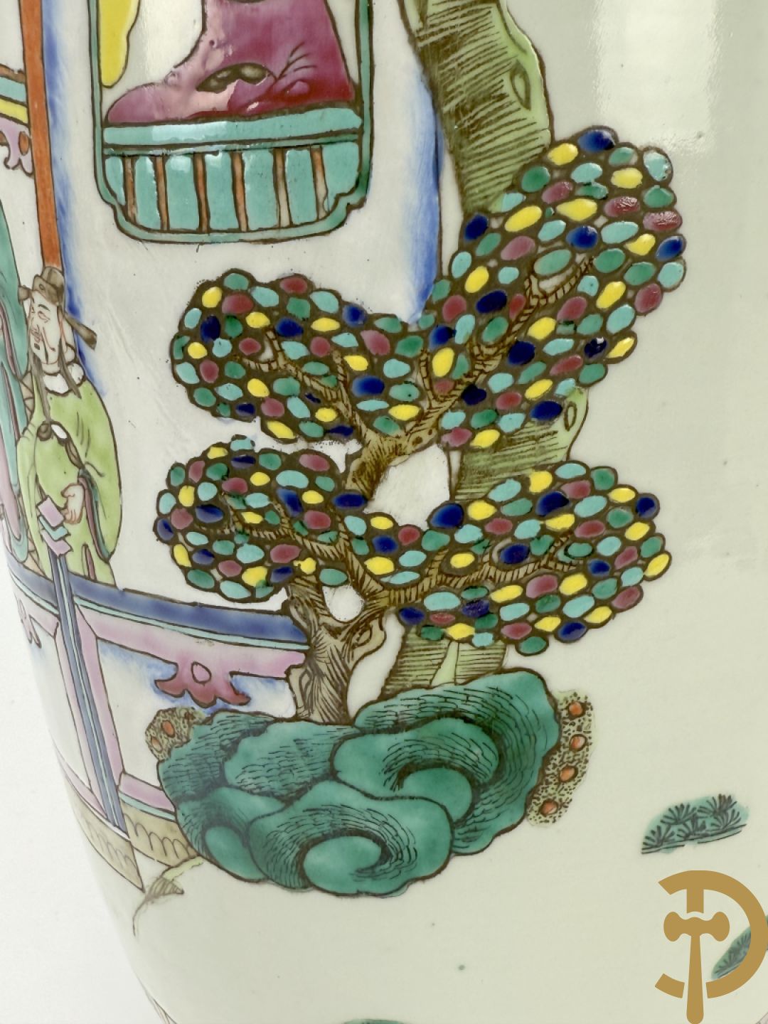 Chinese porseleinen vaas met dubbel decor van geanimeerd interieurzicht en mannen op paarden