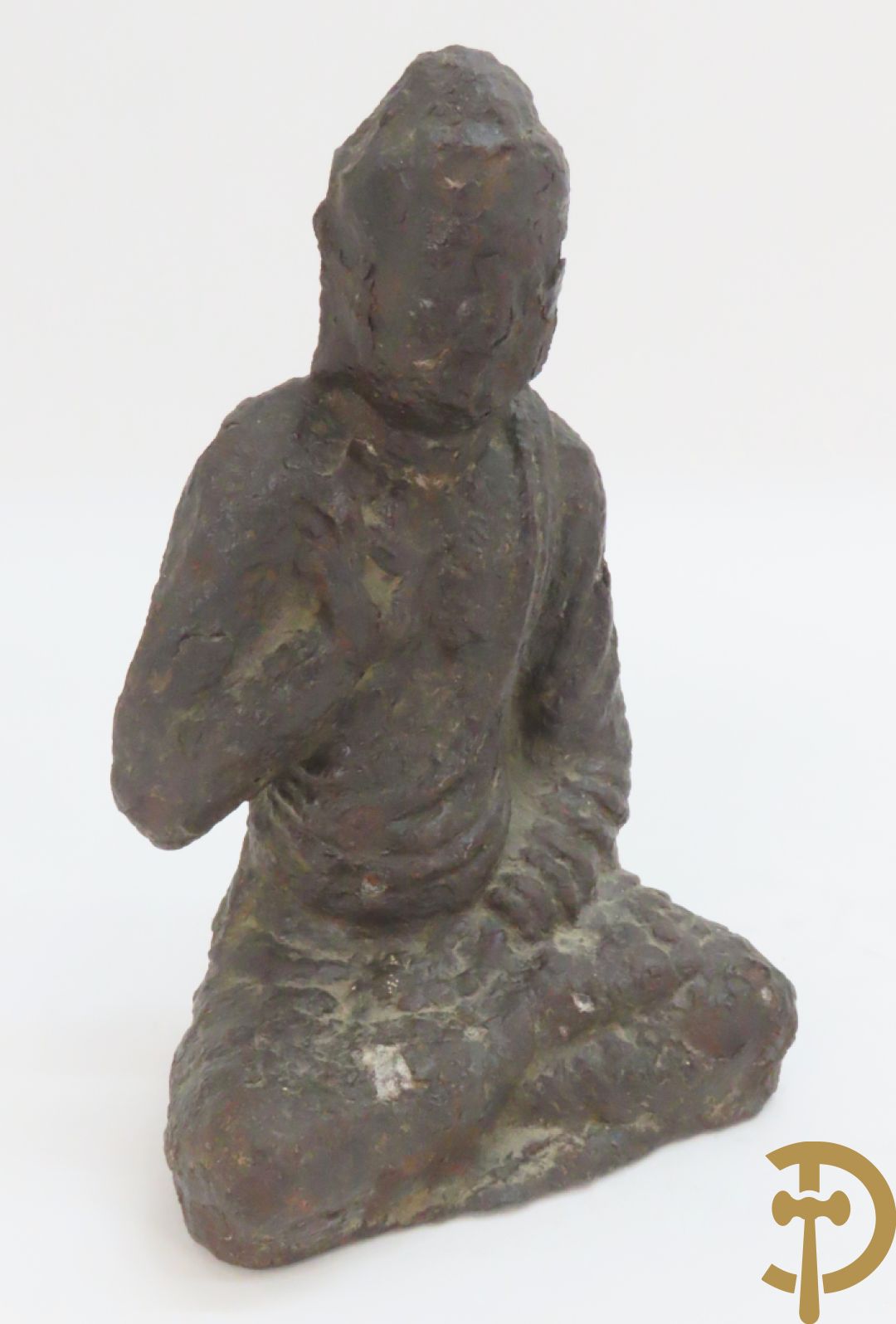 Bronzen zittende boedha + boedha in verweerd metaal
