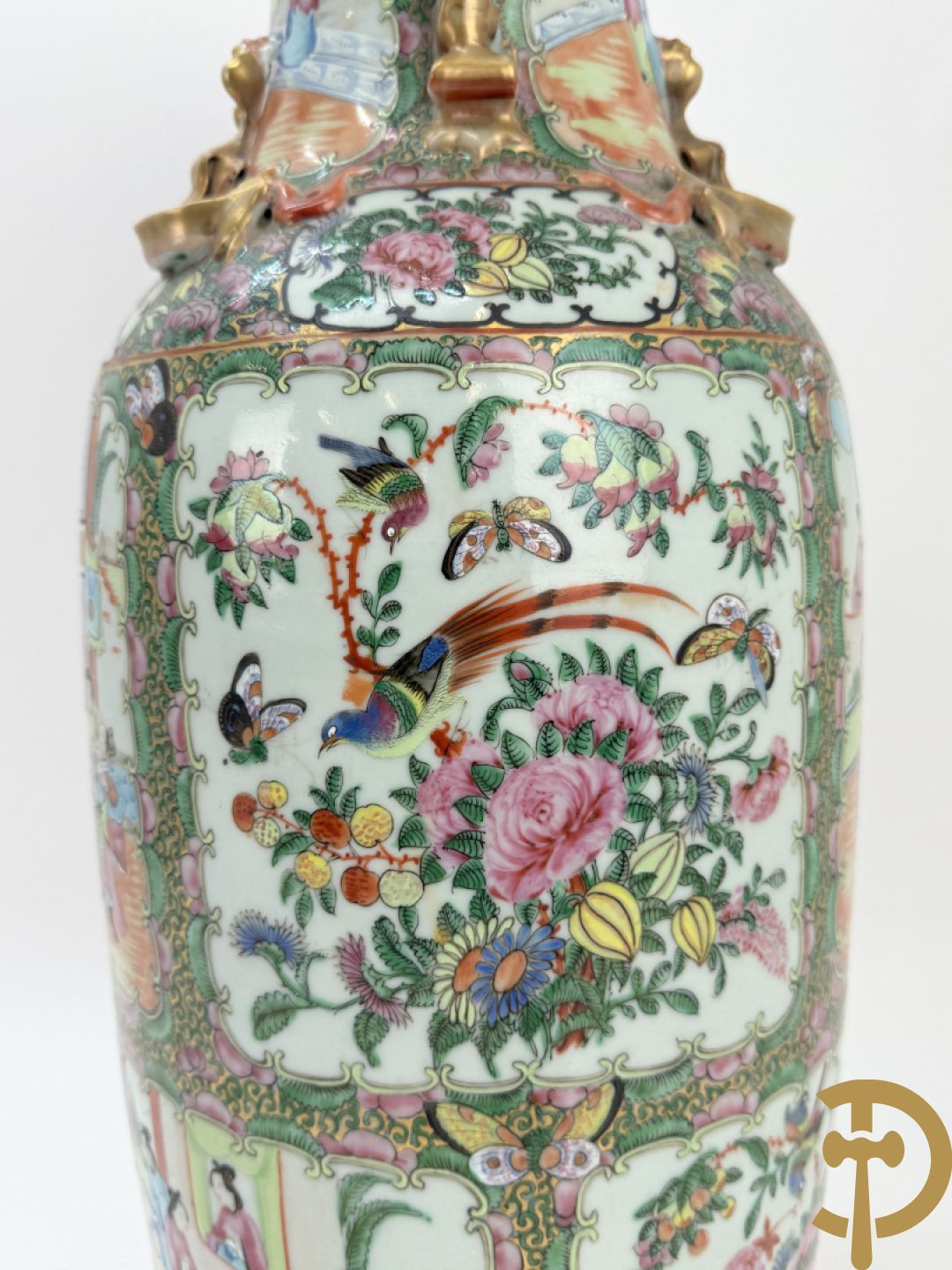 Chinese porseleinen Kanton vaas met geanimeerde taferelen