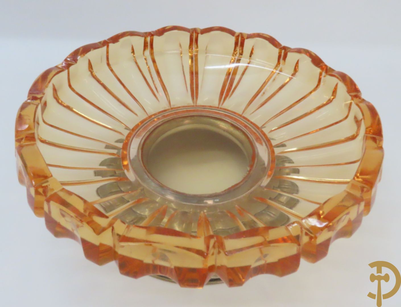 Gekleurde kristallen coupe op massief zilveren voet, gemerkt HB