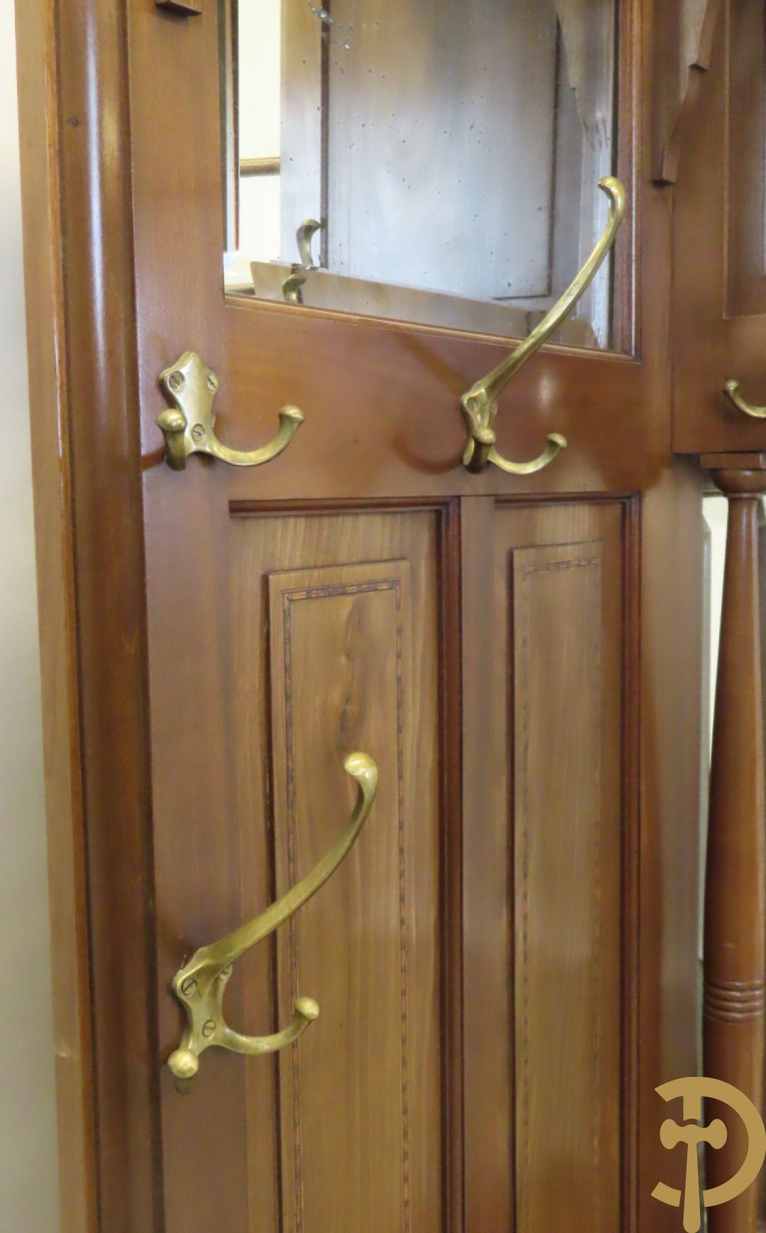 Notelaren Art Deco bank met étagère en paraplustaanders - centraal met spiegel