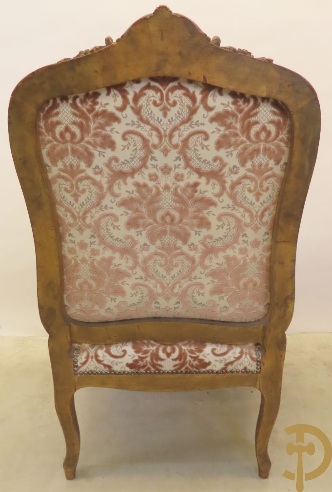 Vijfdelig verguld Louis XV salonensemble bestaande uit canapé en 4 fauteuils - met mooie accanthusranken en bloemensculptuur