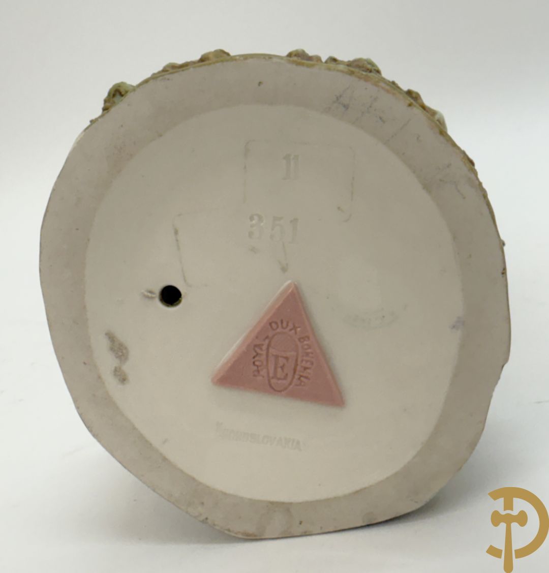 Herderspaar met ram in Royal Dux, onderaan gemerkt 351 en 352