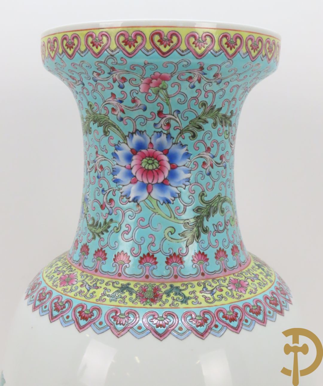 Chinese porseleinen repubieksvaas met bloementafereel