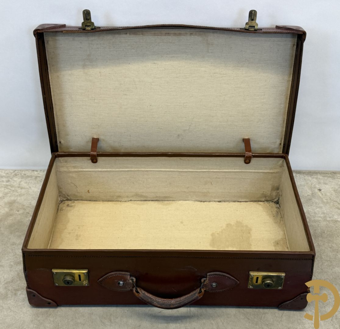 Drie oude lederen valiezen + reistas