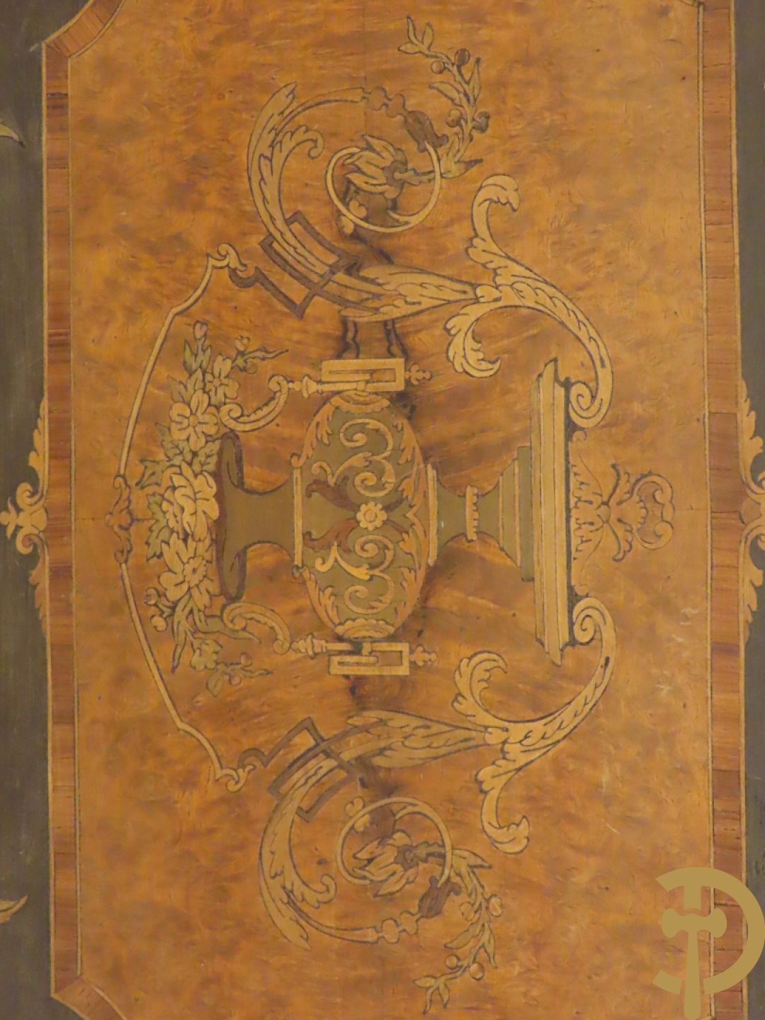 Napoleon III openklapbare opschiktafel/naaitafel met bloemenmarquetterie en amfoor in bovenblad, 19e