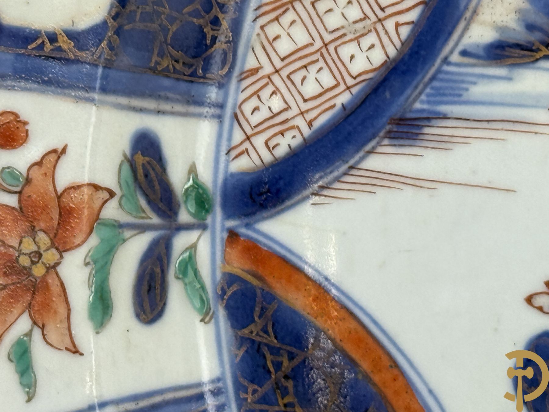 Chinees porseleinen Imari bord met landschapsdecor en bloemen