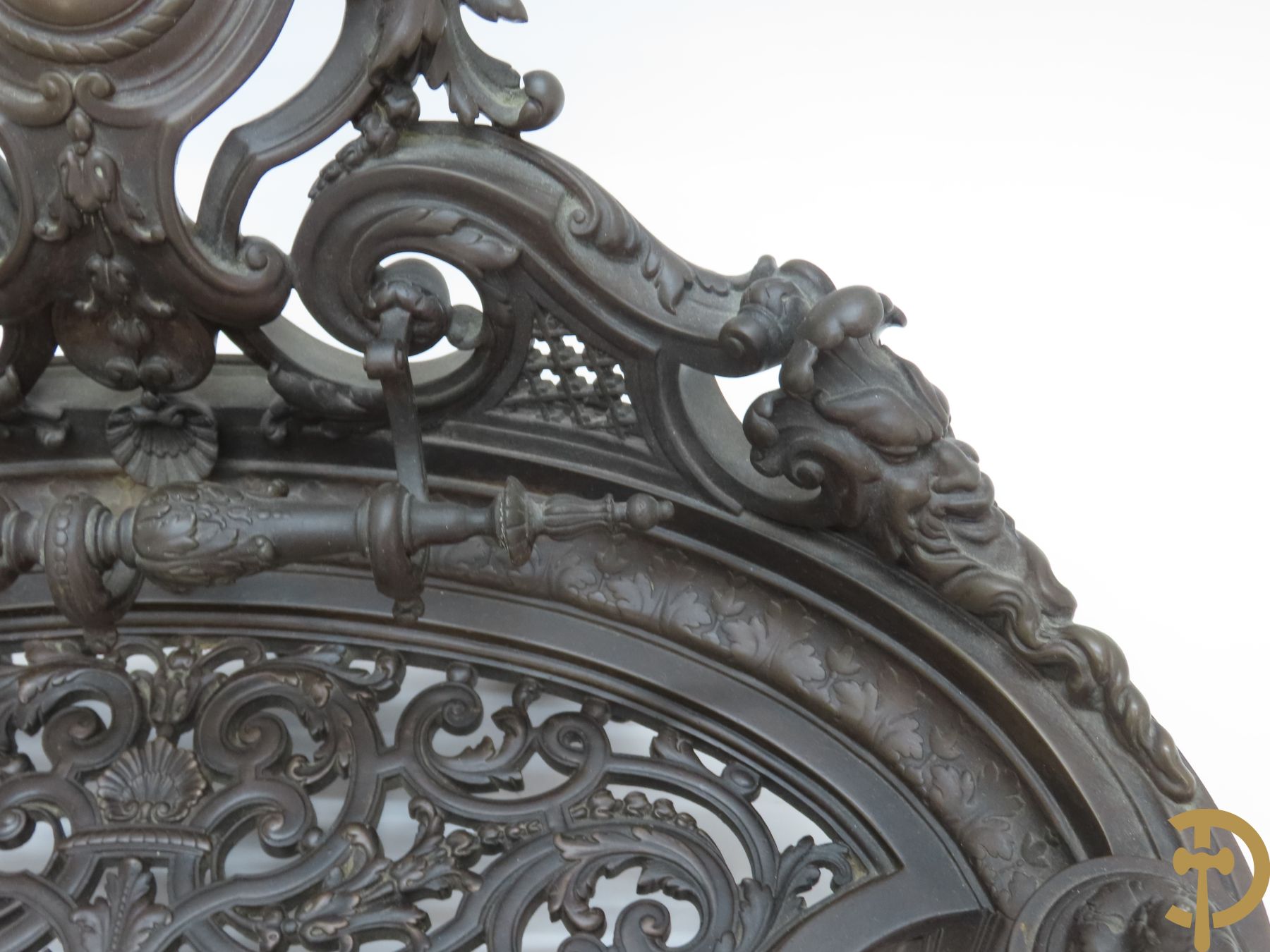 Bronzen Neo Renaissance inktstel met rocailles en bladmotieven