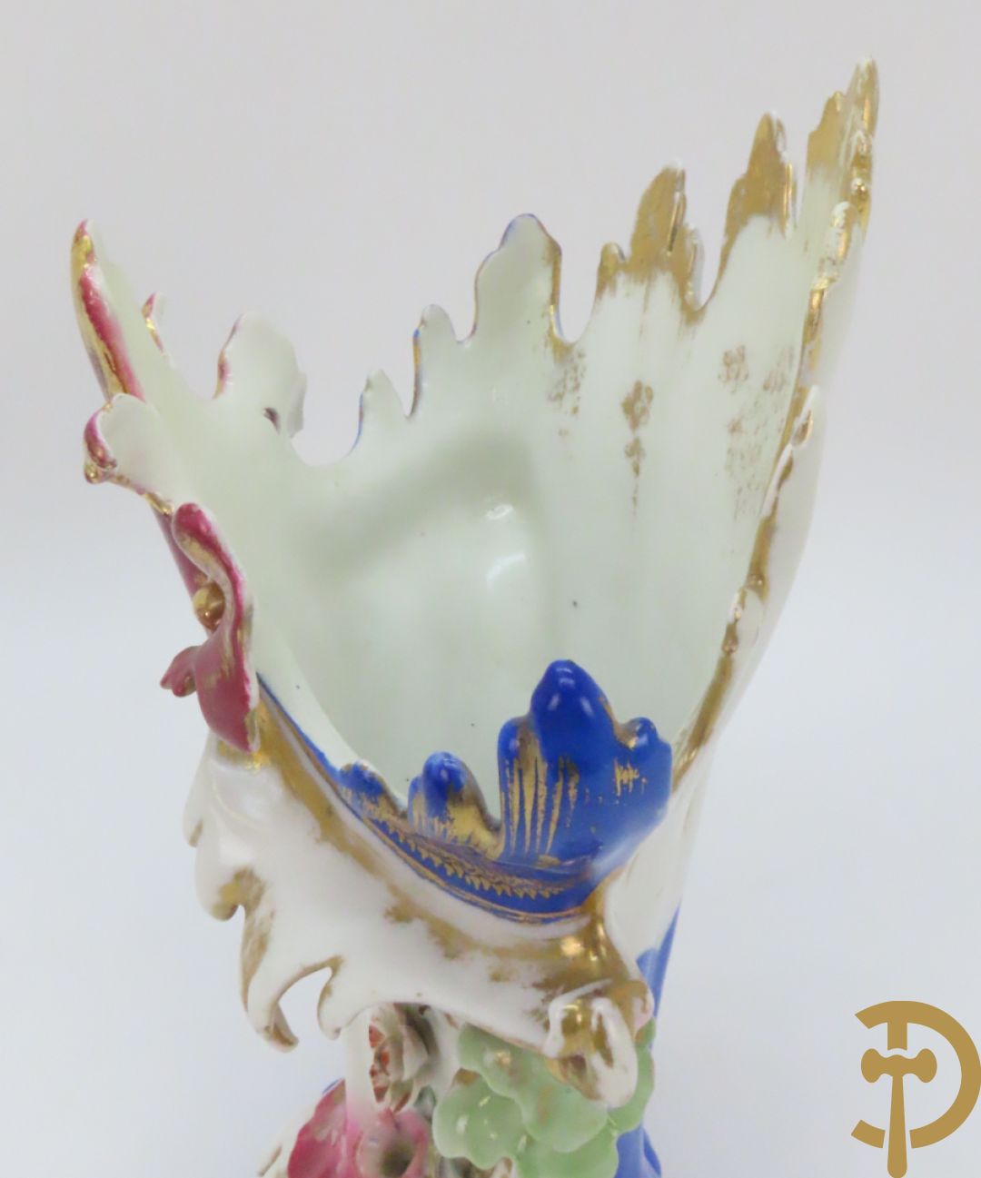 Paar Vieux Paris cornetvazen met rocailles, 19e