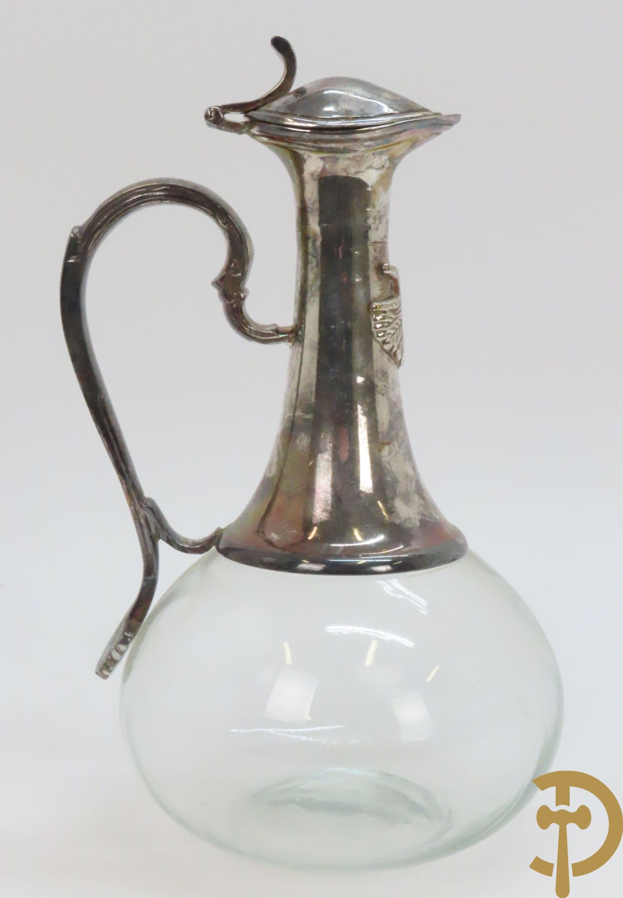 Twee decanteurs + olie- en azijnstel + 2 schenkkannen + twee-orig dekselpotje