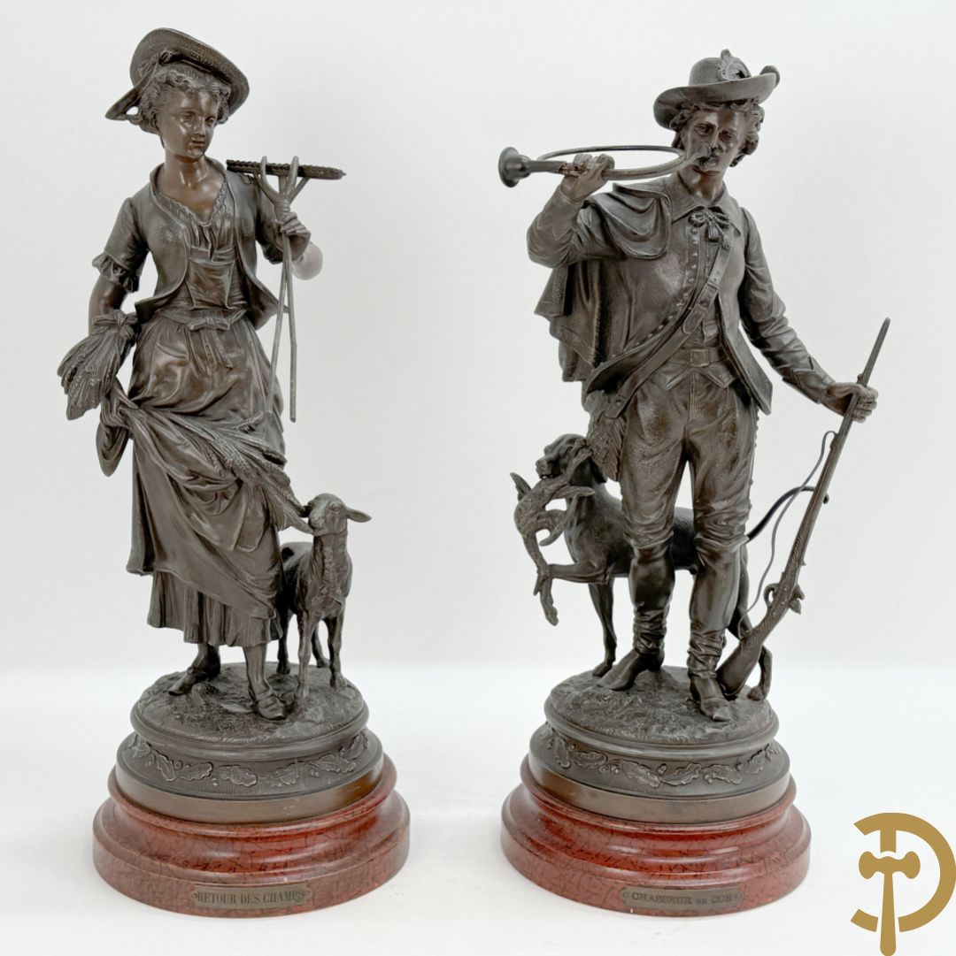 DORIOT getekend 'Retour des champs et Chasseur au Cor' koppel zamak beelden op sokkel