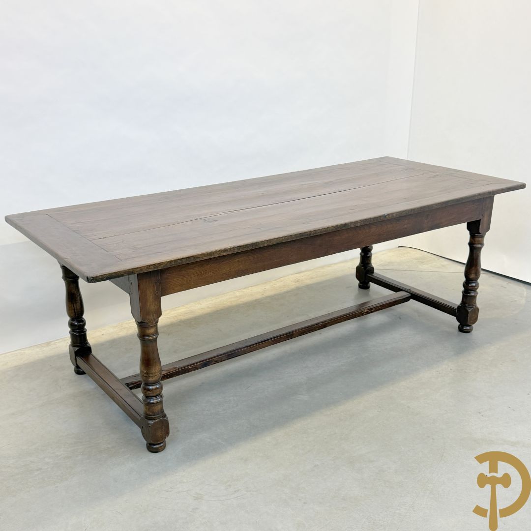 Massief eiken tafel op ballusterpoten