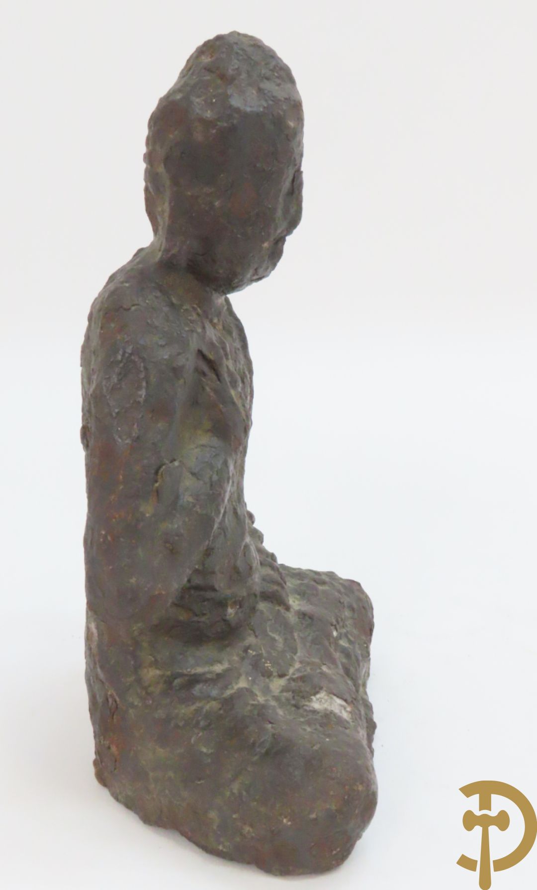 Bronzen zittende boedha + boedha in verweerd metaal