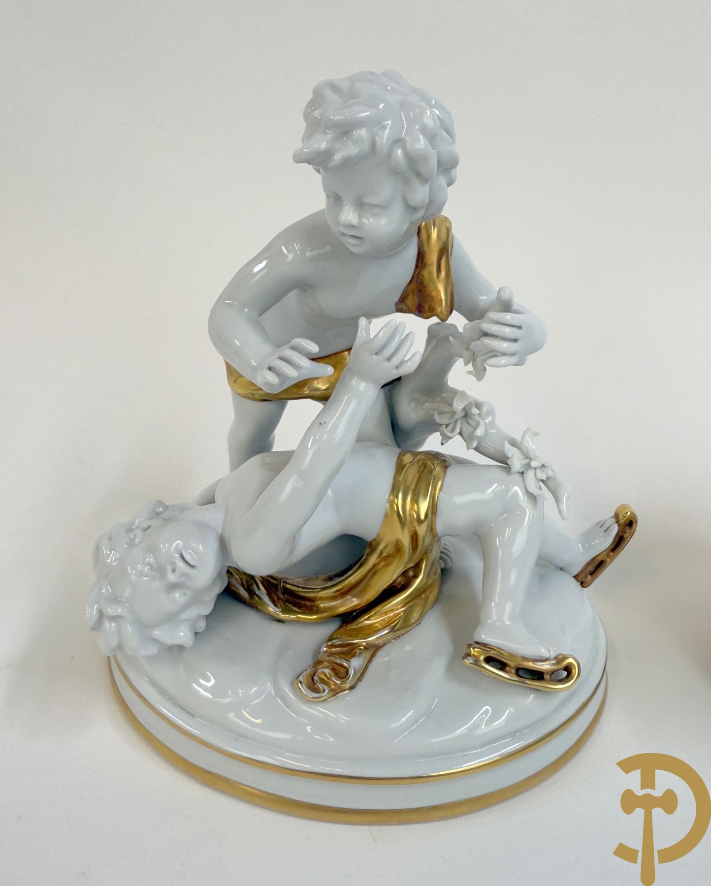 Vier Spaanse gekleurde biscuits met kinderen, Zaphir gemerkt + Italiaanse biscuits met cupido