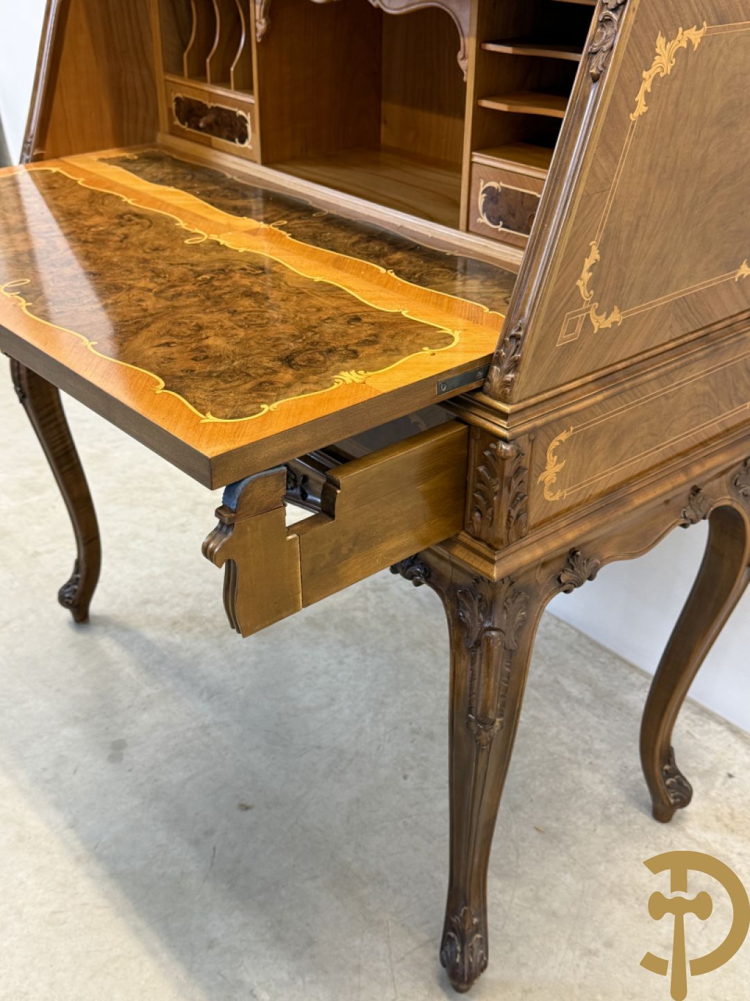 Notelaren secretaire met vitrine, Louis XV