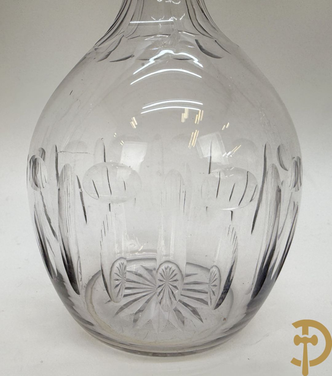 Paar diamantgeslepen karaffen + 5 andere karaffen