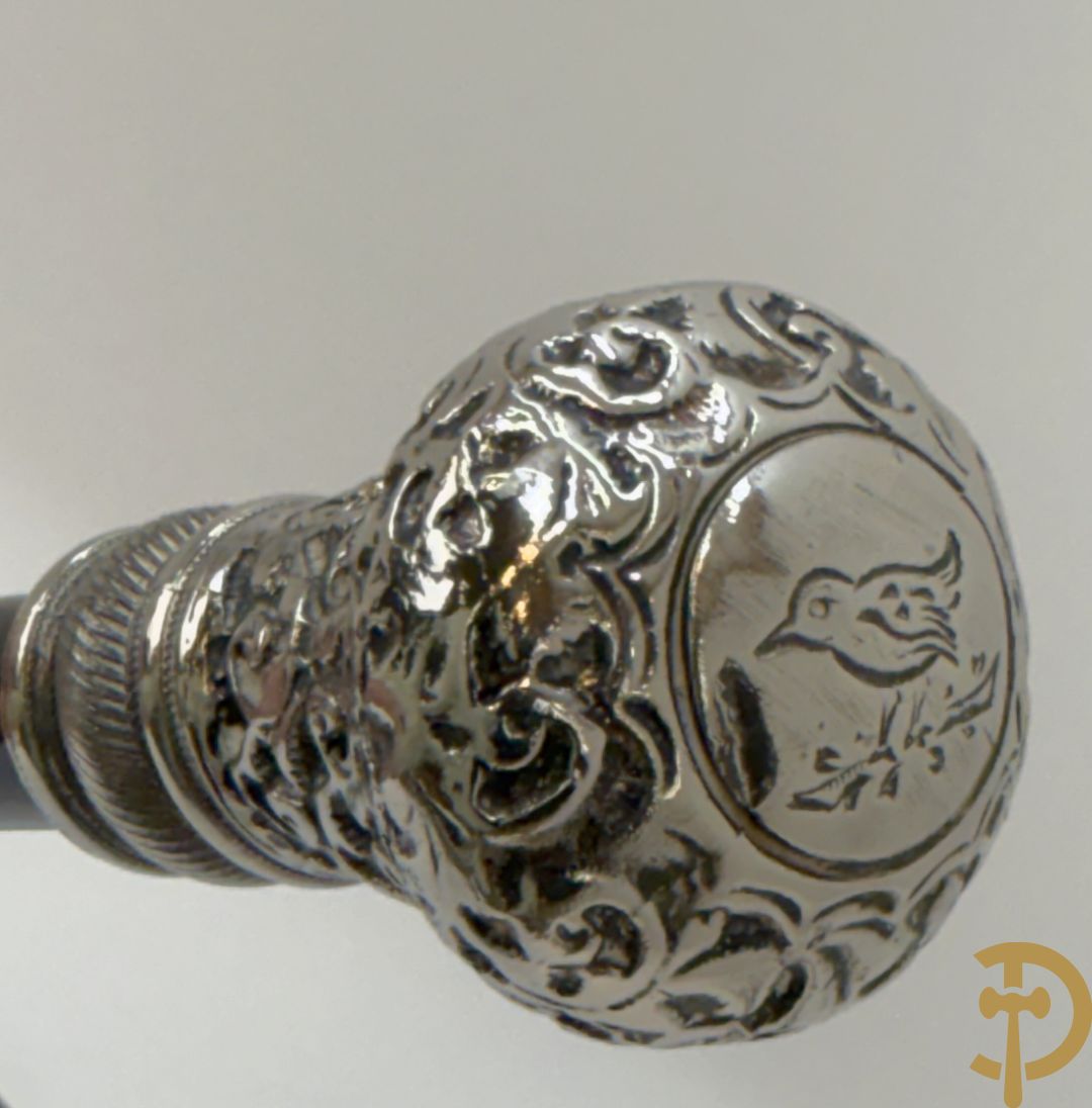 Drie wandelstokken met verzilverd handvat