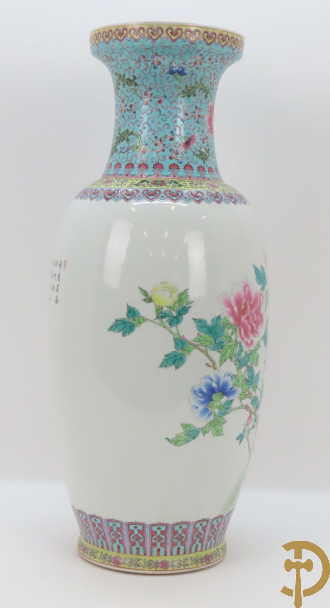 Chinese porseleinen repubieksvaas met bloementafereel