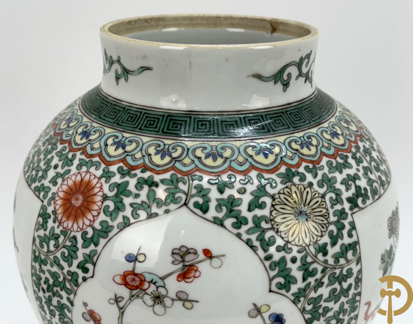 Chinese porseleinen dekselpotiche met bloemendecor