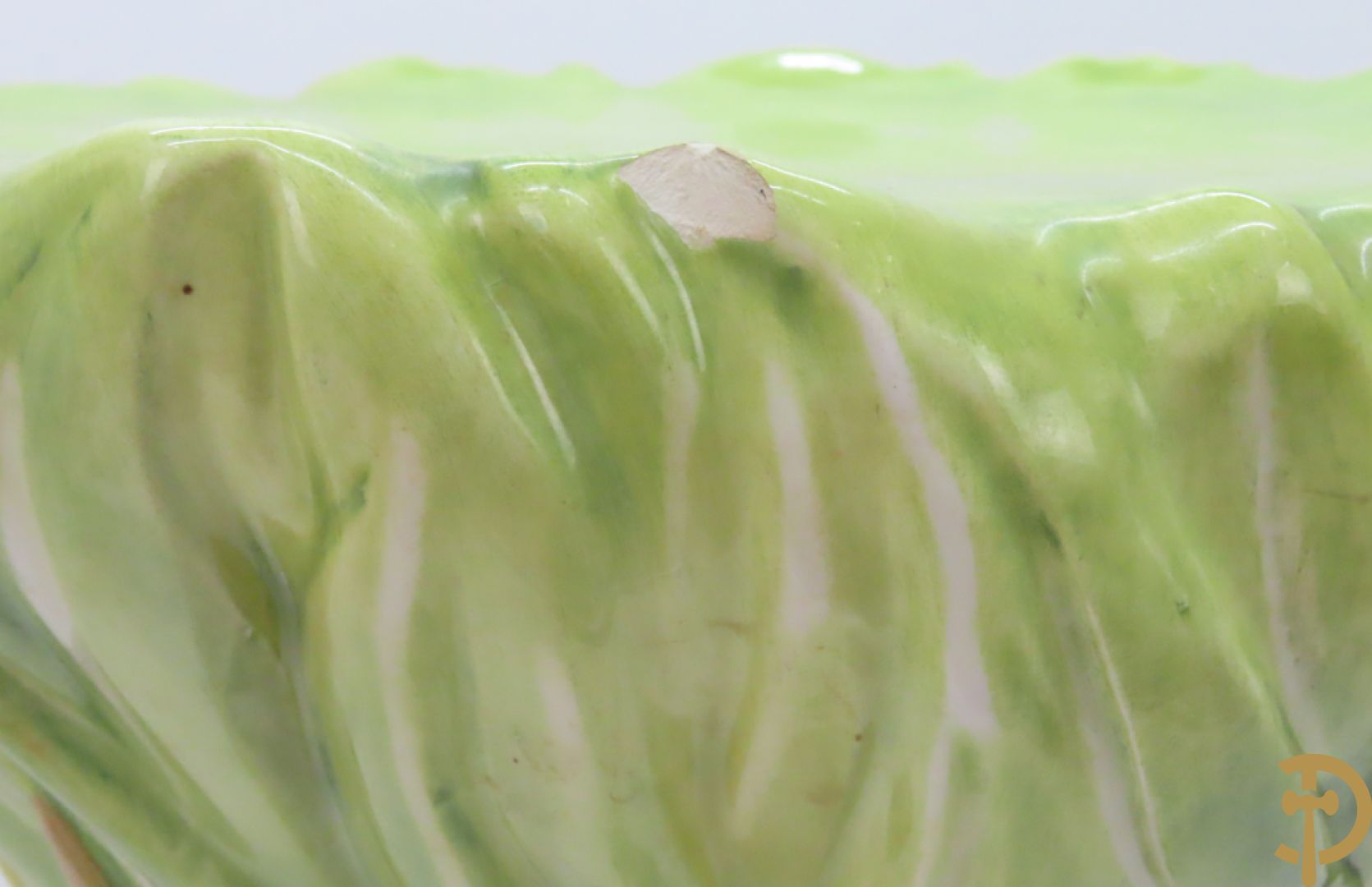 Keramieken zuil met ooievaar in het riet met cachepot erop, Italiaans, gemerkt