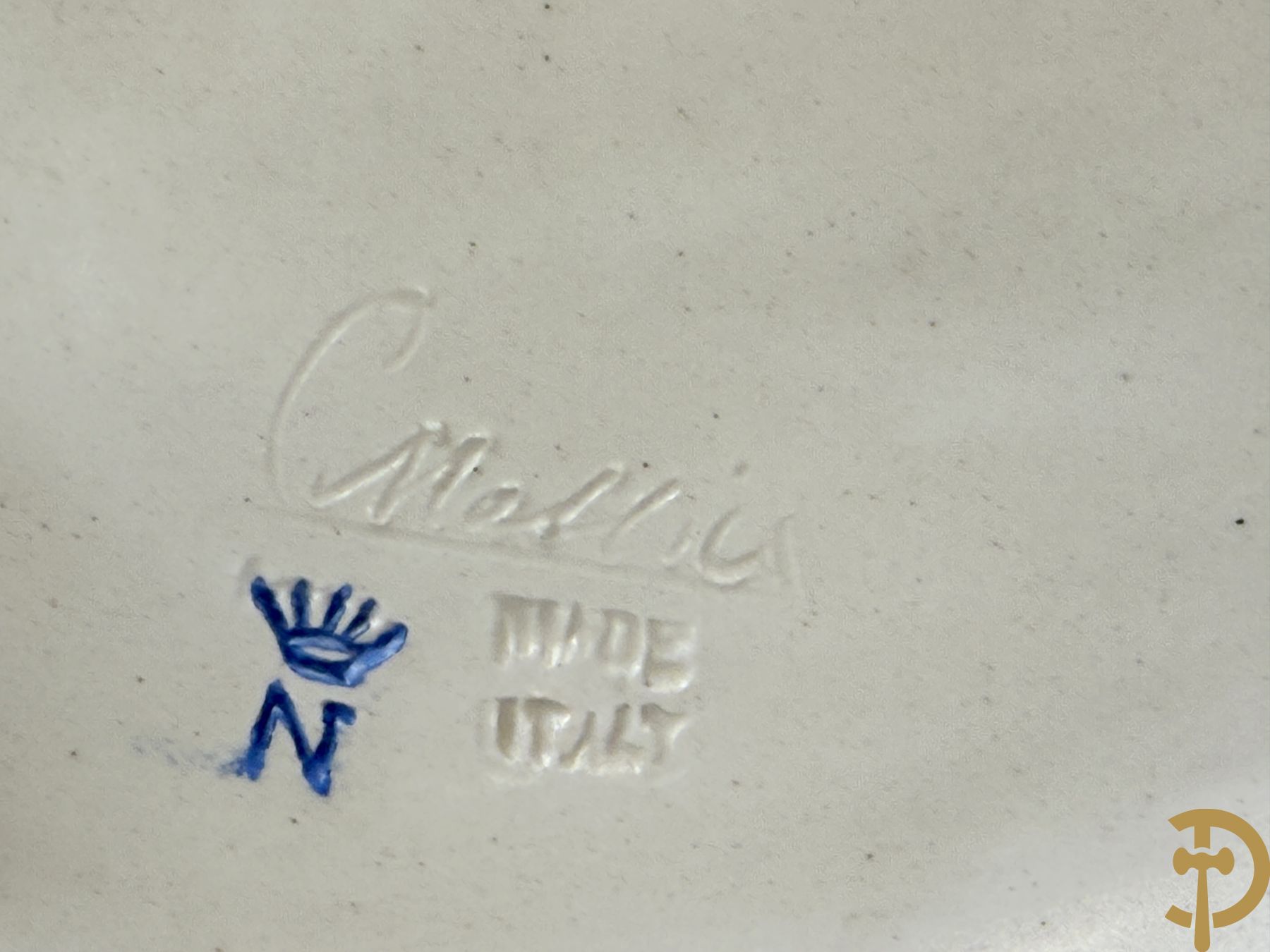 Twee grote Italiaanse groepen in 
gekleurde biscuit : jongens plukken appels - onderonsje aan tafel + 4 groepen in gekleurde Italiaanse biscuit