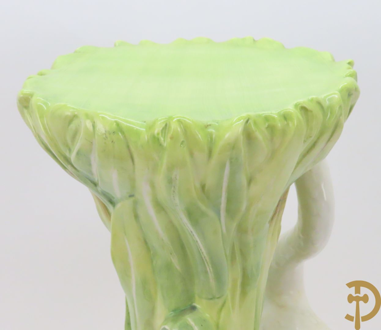 Keramieken zuil met ooievaar in het riet met cachepot erop, Italiaans, gemerkt