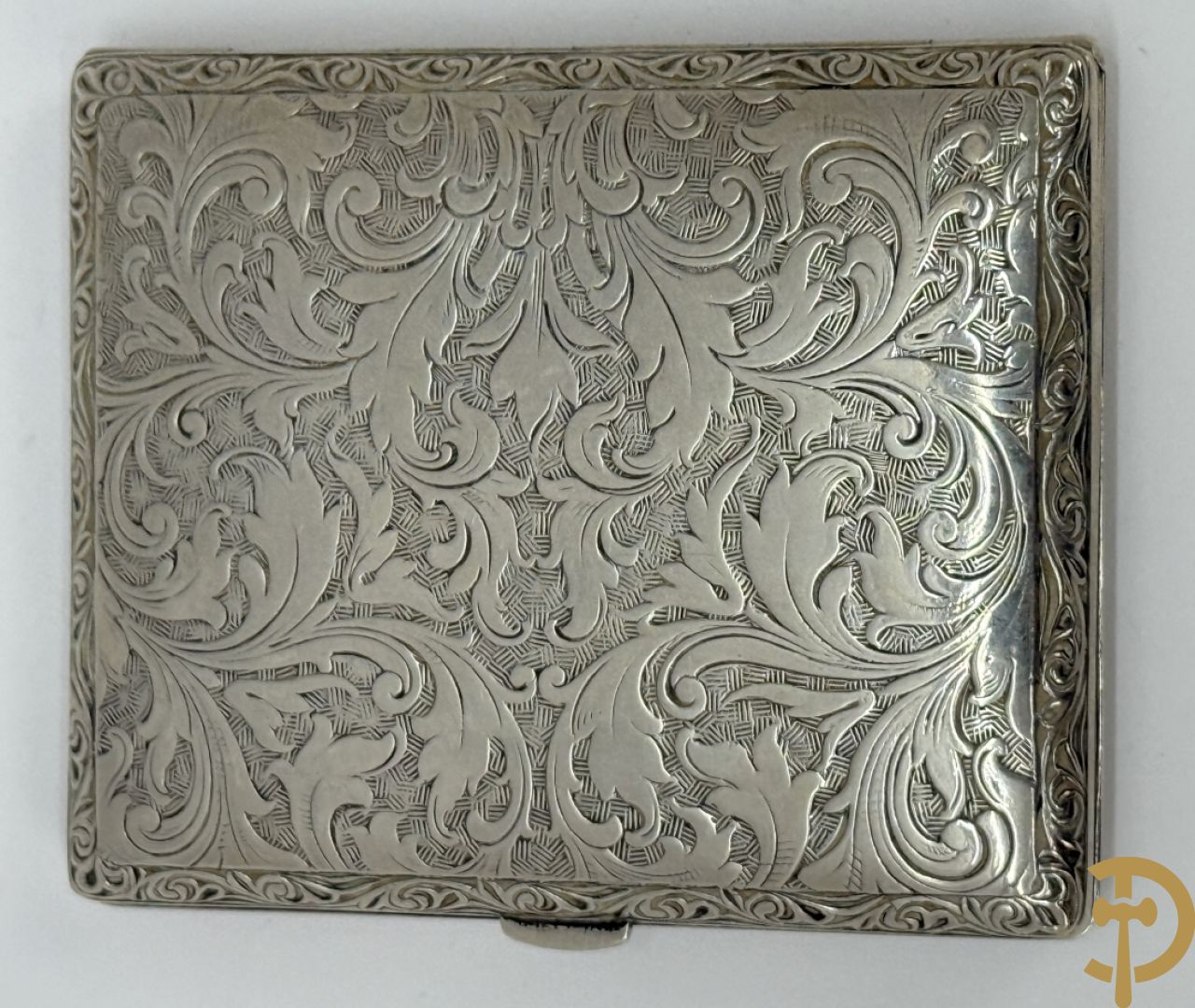 Vier verzilverde sigarettenetui