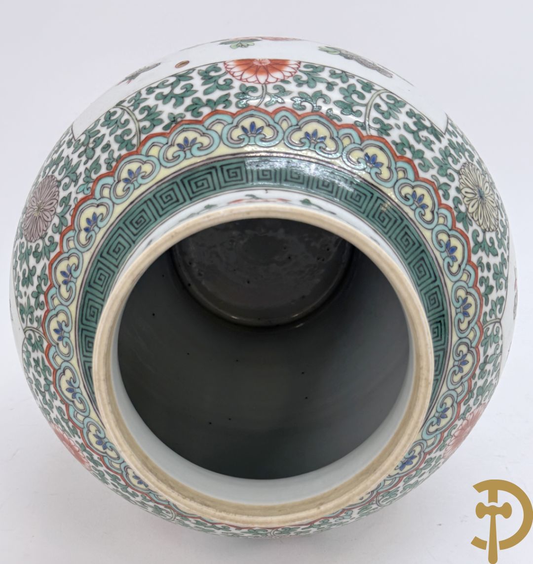 Chinese porseleinen dekselpotiche met bloemendecor