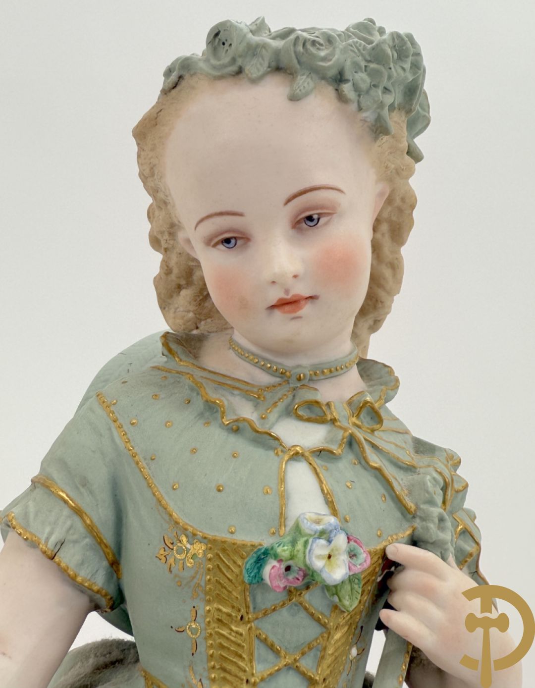 Paar grote Franse gekleurde biscuits van meisje en 
 jongen met schaap en geit