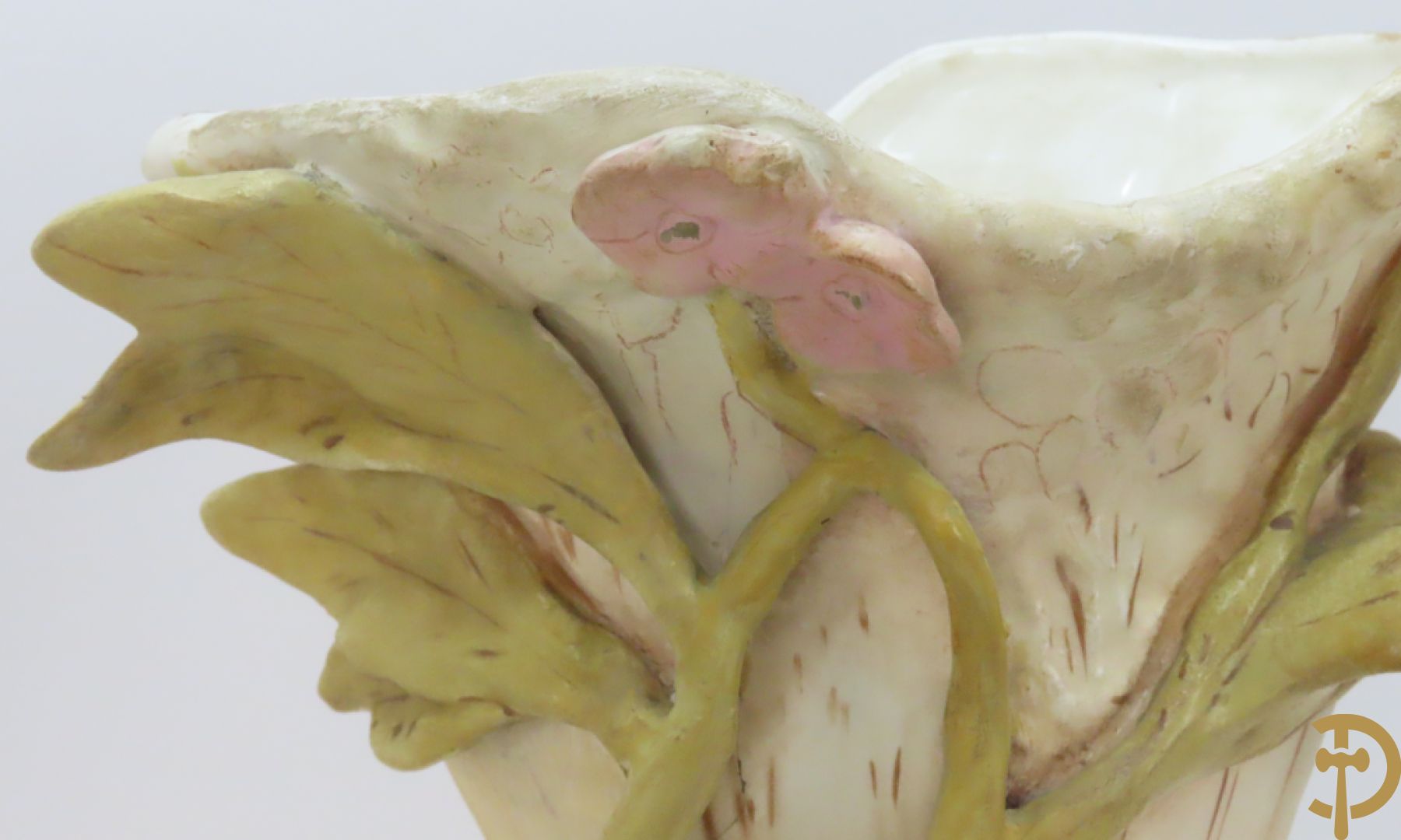 Paar Royal Dux vazen met herderpaar, gemerkt onderaan