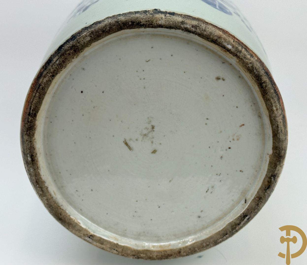 Chinese porseleinen celadon vaas met antiquiteitendecor