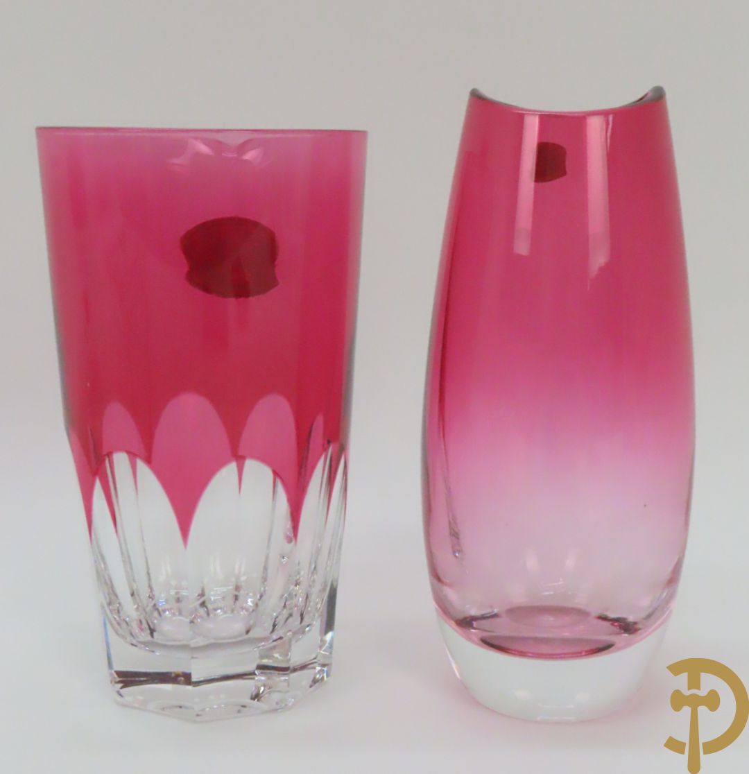 Zes gekleurde Val-Saint-Lambert glazen + 3 vaasjes + asbak