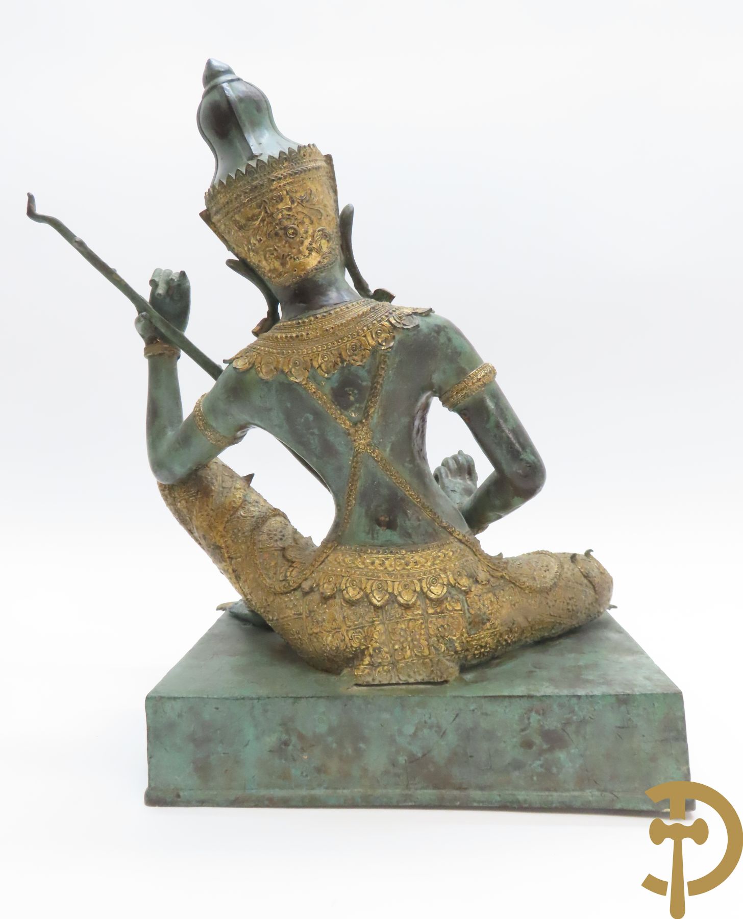 Bronzen boedhahoofd op sokkel + bronzen boedhistische figuur met snaarinstrument + stenen Khmer van boedhistisch figuur + stenen Kmer kopje