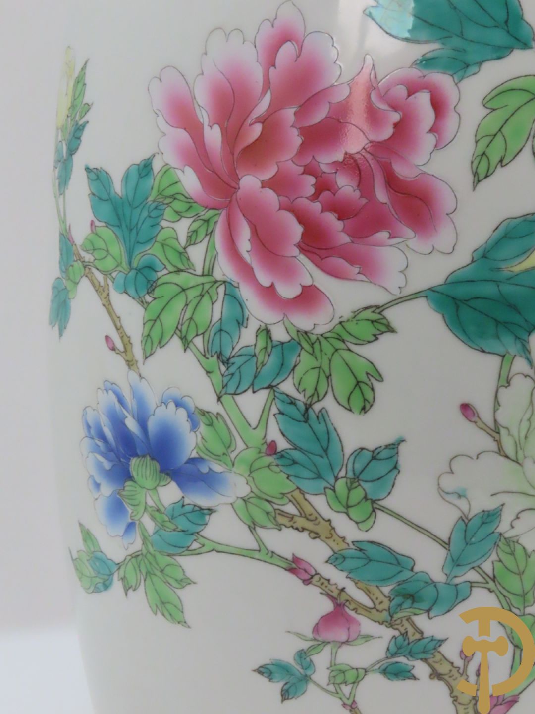 Chinese porseleinen repubieksvaas met bloementafereel