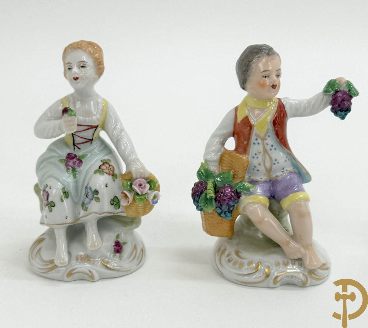 Vier porseleinen beeldjes 