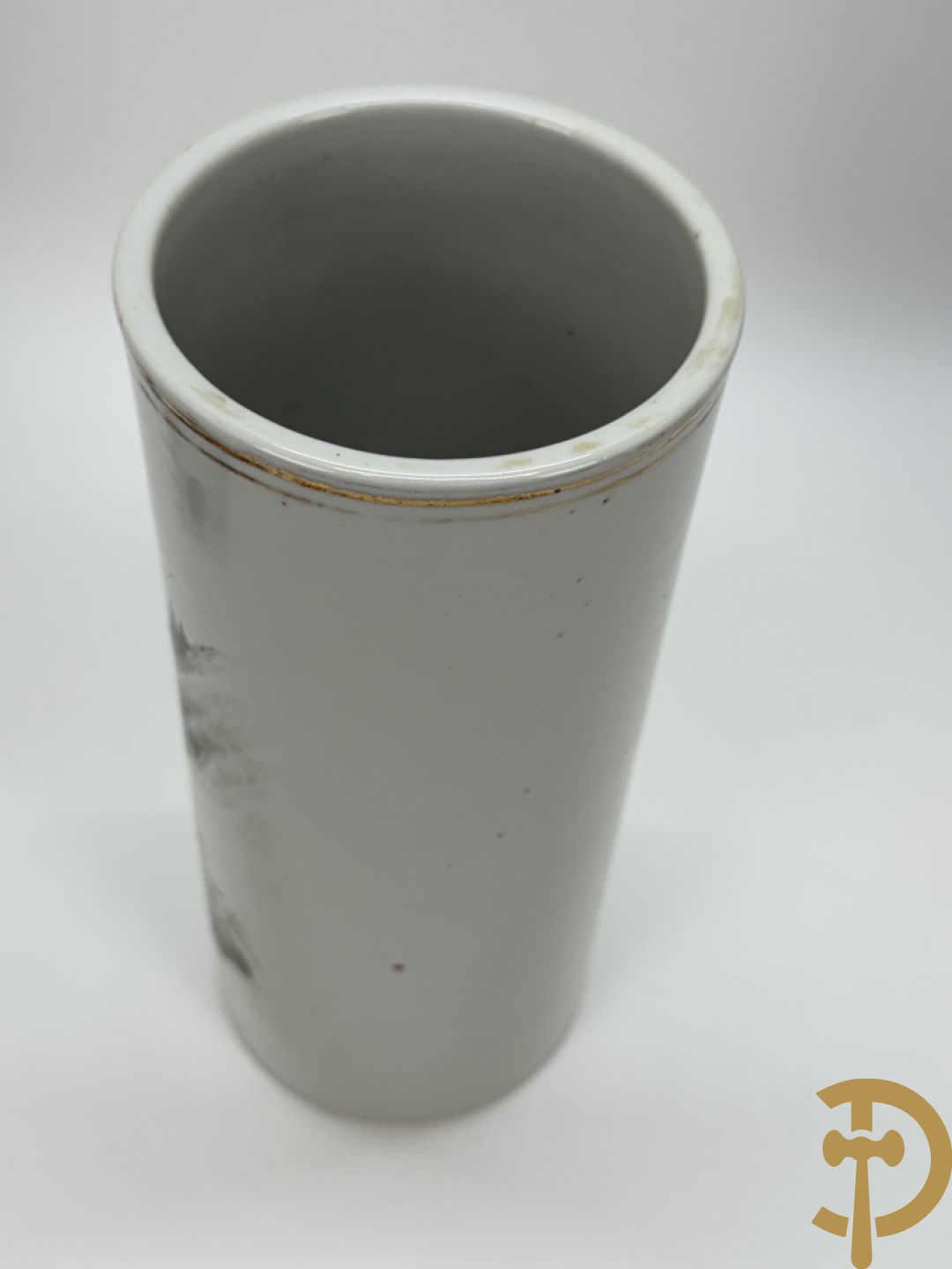 Chinees porseleinen vaasje met wijsgerendecor + Chinese porseleinen rolvaas met decor van ezel in berglandschap