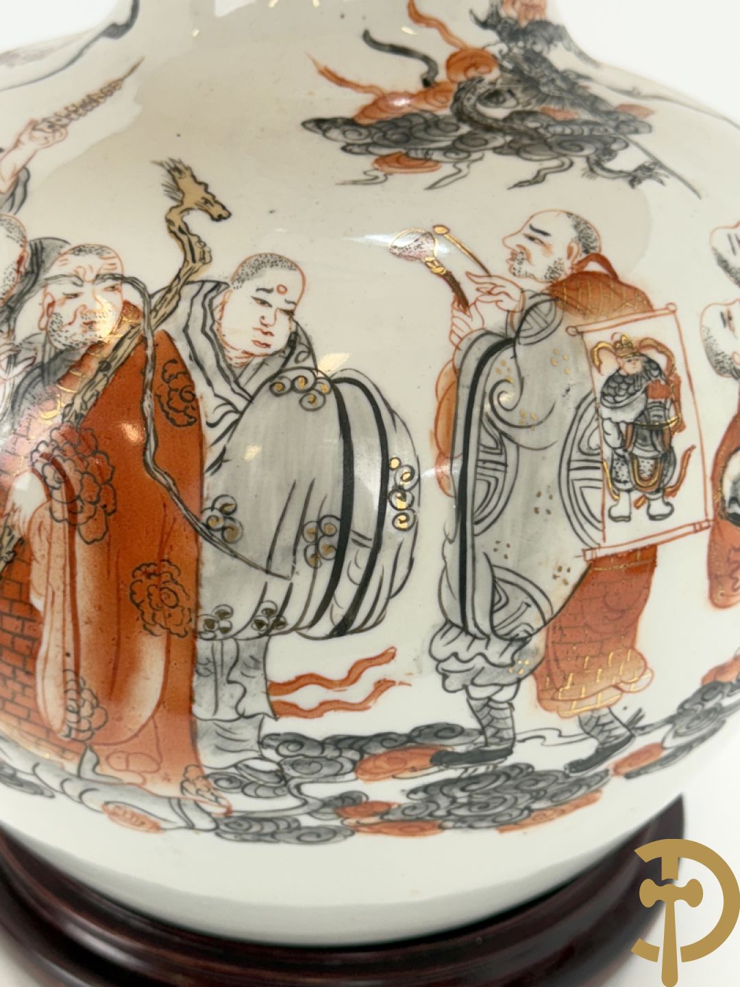 Chinese porseleinen vaas met handbeschilderde geanimeerde taferelen - als lampadaire omgebouwd
