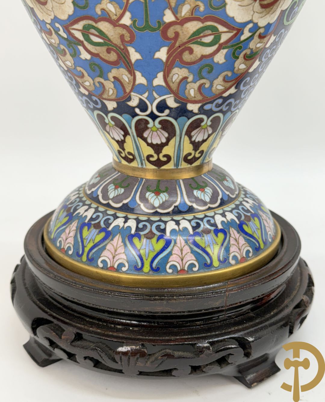 Paar cloisoné vazen met bloemen- en vogeldecor